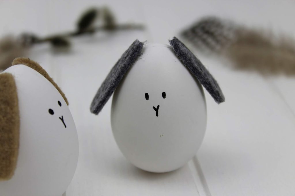 DIY: Osterhasen im Ei-Gewand selber machen - super schnelle Osterdeko DIY: Osterhasen im Ei-Gewand selber machen - super schnelle Osterdeko