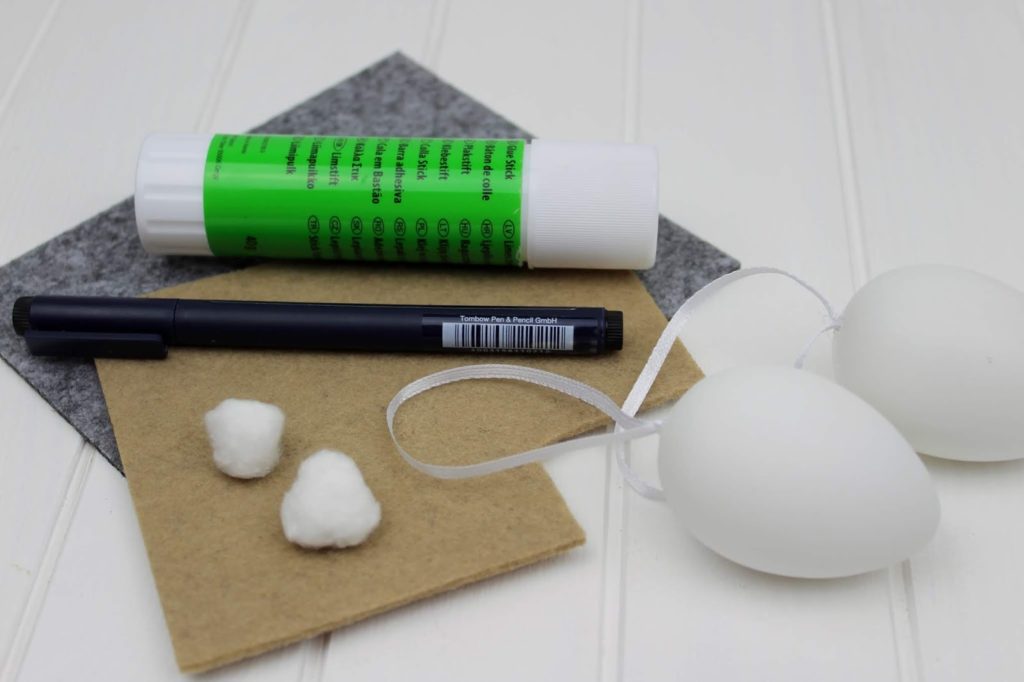 DIY: Osterhasen im Ei-Gewand selber machen - super schnelle Osterdeko DIY: Osterhasen im Ei-Gewand selber machen - super schnelle Osterdeko