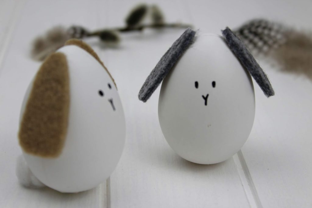 DIY: Osterhasen im Ei-Gewand selber machen - super schnelle Osterdeko DIY: Osterhasen im Ei-Gewand selber machen - super schnelle Osterdeko