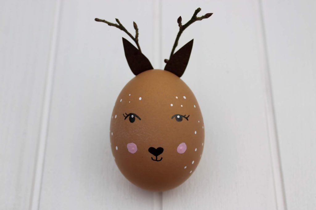 DIY: Tierische Ostereier mit Eierbechern aus Holzperlen ganz einfach selber machen - mit dem COSY Magazin DIY: Tierische Ostereier mit Eierbechern aus Holzperlen ganz einfach selber machen - mit dem COSY Magazin