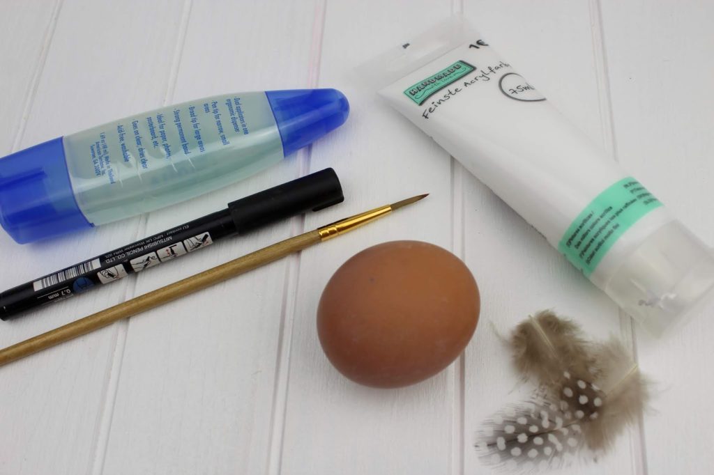 DIY: Tierische Ostereier mit Eierbechern aus Holzperlen ganz einfach selber machen - mit dem COSY Magazin DIY: Tierische Ostereier mit Eierbechern aus Holzperlen ganz einfach selber machen - mit dem COSY Magazin