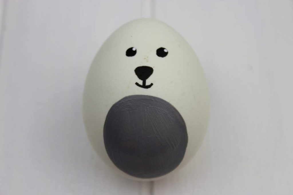 DIY: Tierische Ostereier mit Eierbechern aus Holzperlen ganz einfach selber machen - mit dem COSY Magazin DIY: Tierische Ostereier mit Eierbechern aus Holzperlen ganz einfach selber machen - mit dem COSY Magazin