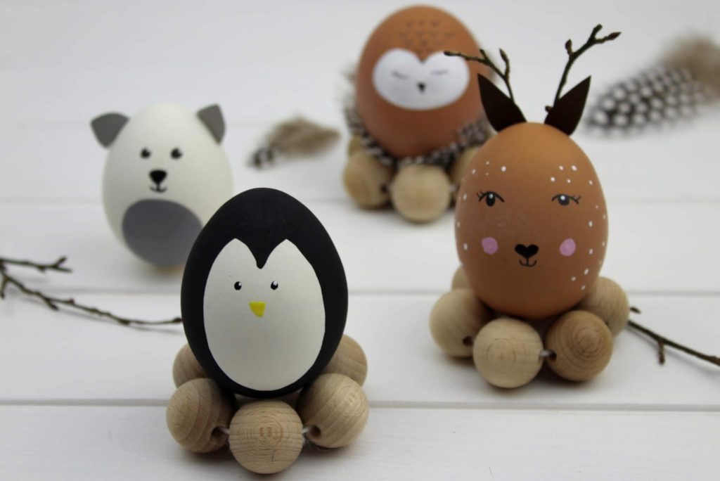 DIY: Tierische Ostereier mit Eierbechern aus Holzperlen ganz einfach selber machen - mit dem COSY Magazin DIY: Tierische Ostereier mit Eierbechern aus Holzperlen ganz einfach selber machen - mit dem COSY Magazin