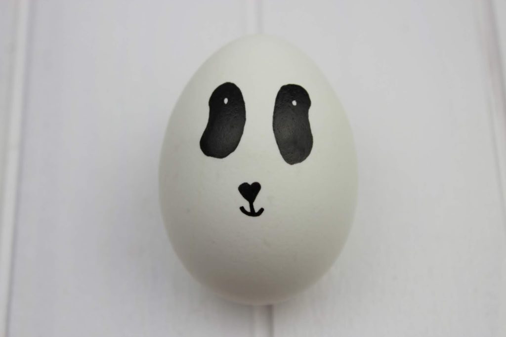 DIY: Tierische Ostereier mit Eierbechern aus Holzperlen ganz einfach selber machen - mit dem COSY Magazin DIY: Tierische Ostereier mit Eierbechern aus Holzperlen ganz einfach selber machen - mit dem COSY Magazin