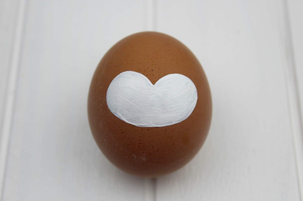 DIY: Tierische Ostereier mit Eierbechern aus Holzperlen ganz einfach selber machen - mit dem COSY Magazin DIY: Tierische Ostereier mit Eierbechern aus Holzperlen ganz einfach selber machen - mit dem COSY Magazin