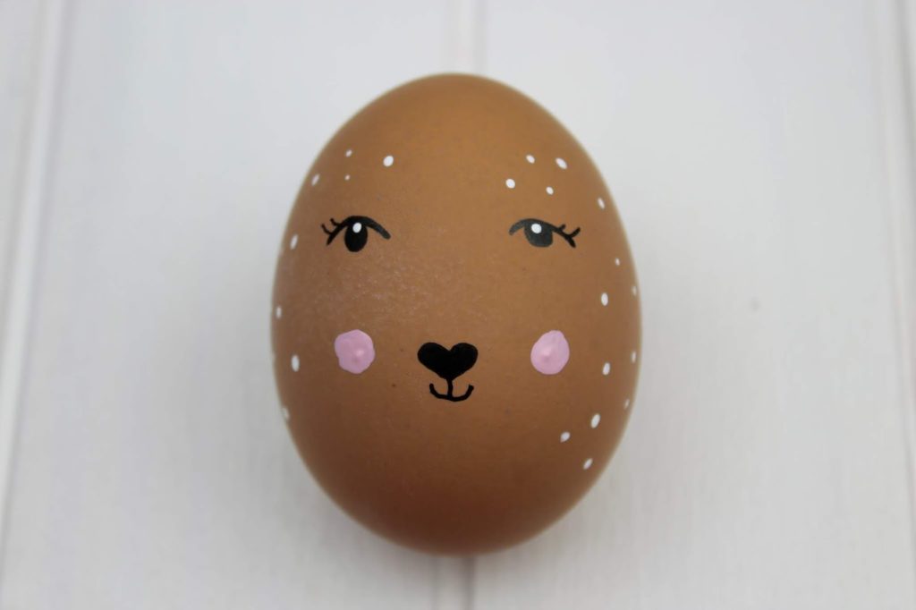 DIY: Tierische Ostereier mit Eierbechern aus Holzperlen ganz einfach selber machen - mit dem COSY Magazin DIY: Tierische Ostereier mit Eierbechern aus Holzperlen ganz einfach selber machen - mit dem COSY Magazin