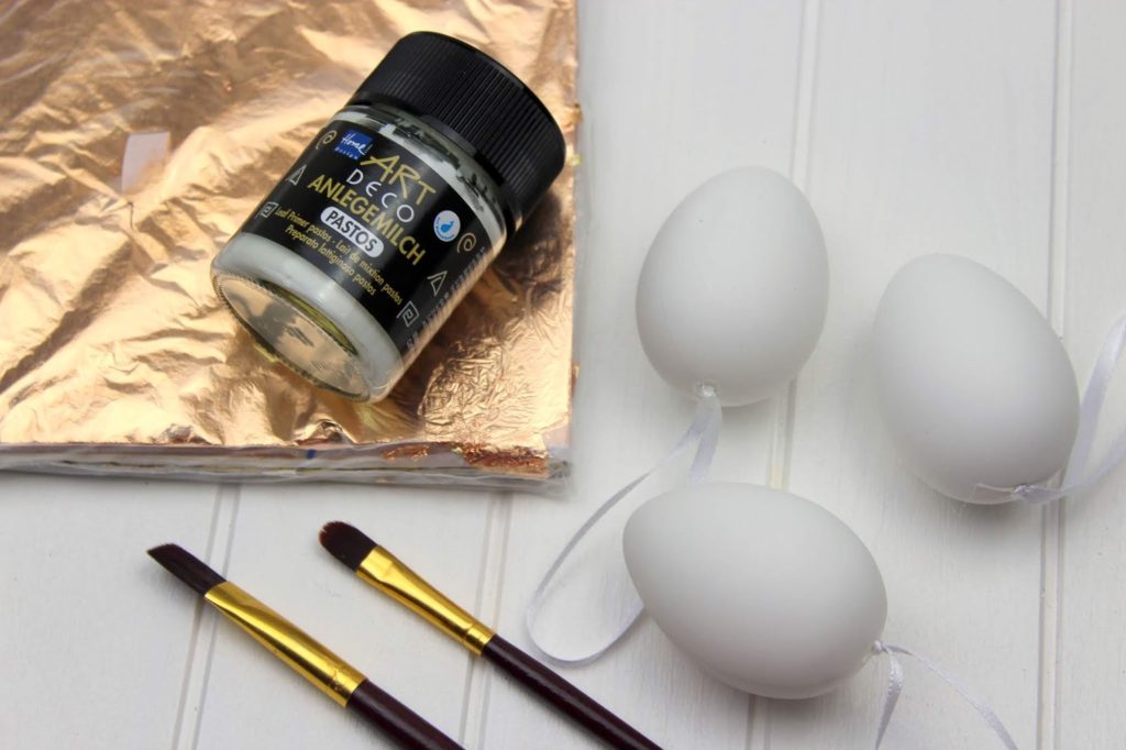 DIY Ostereier mit Blattgold verzieren - in nur wenigen Schritten zu eurer selbstgemachten Osterdeko DIY Ostereier mit Blattgold verzieren - in nur wenigen Schritten zu eurer selbstgemachten Osterdeko