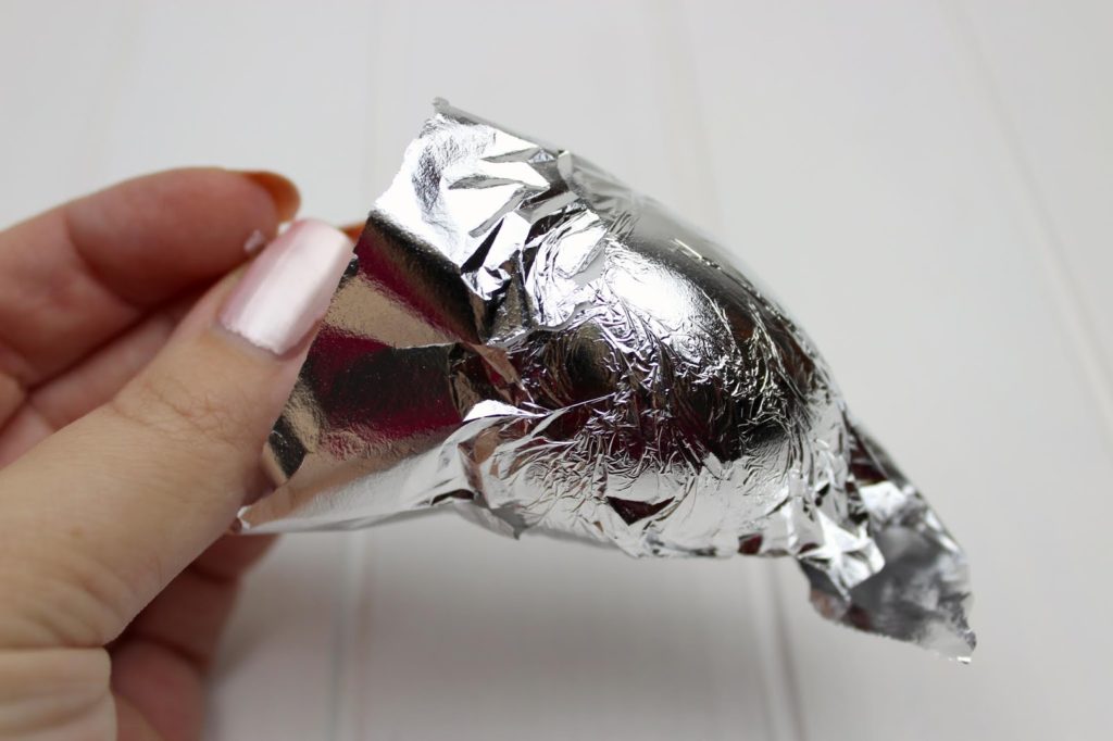 DIY Ostereier mit Blattgold verzieren - in nur wenigen Schritten zu eurer selbstgemachten Osterdeko DIY Ostereier mit Blattgold verzieren - in nur wenigen Schritten zu eurer selbstgemachten Osterdeko