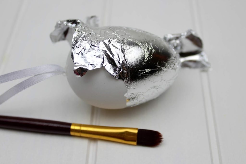 DIY Ostereier mit Blattgold verzieren - in nur wenigen Schritten zu eurer selbstgemachten Osterdeko DIY Ostereier mit Blattgold verzieren - in nur wenigen Schritten zu eurer selbstgemachten Osterdeko