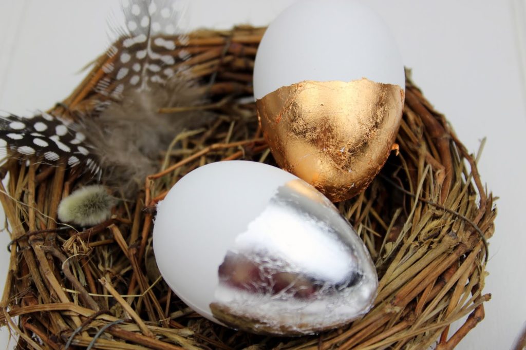 DIY Ostereier mit Blattgold verzieren - in nur wenigen Schritten zu eurer selbstgemachten Osterdeko DIY Ostereier mit Blattgold verzieren - in nur wenigen Schritten zu eurer selbstgemachten Osterdeko