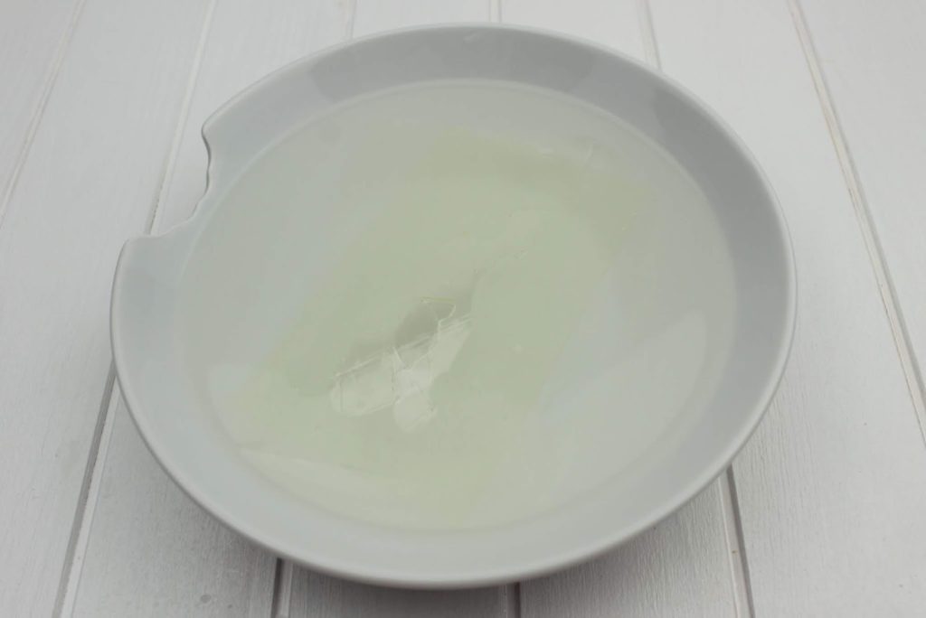 DIY: Einfaches Rezept um Duschjellys / Badejellys in Herzform selber zu machen - perfekt für den Muttertag DIY: Einfaches Rezept um Duschjellys / Badejellys in Herzform selber zu machen - perfekt für den Muttertag