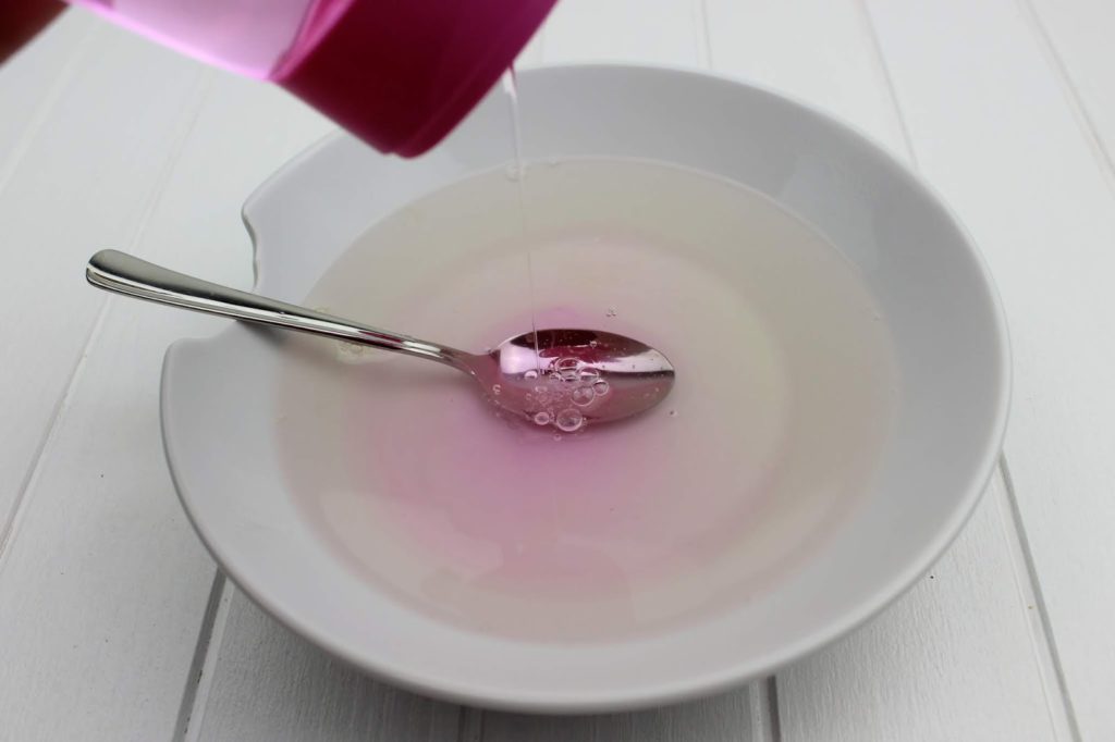 DIY: Einfaches Rezept um Duschjellys / Badejellys in Herzform selber zu machen - perfekt für den Muttertag DIY: Einfaches Rezept um Duschjellys / Badejellys in Herzform selber zu machen - perfekt für den Muttertag