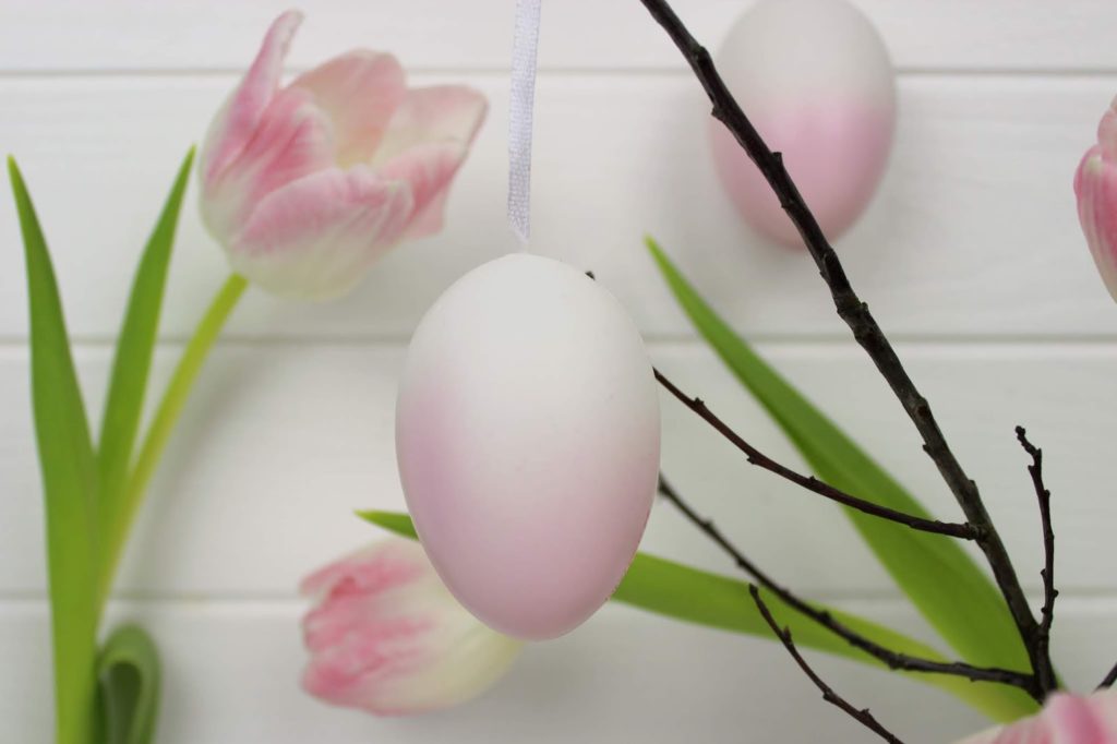 Ostereier bemalen, färben oder doch bekleben? Hier findest du die 5 coolsten Arten Ostereier zu gestalten!!! Ostereier bemalen, färben oder doch bekleben? Hier findest du die 5 coolsten Arten Ostereier zu gestalten!!!