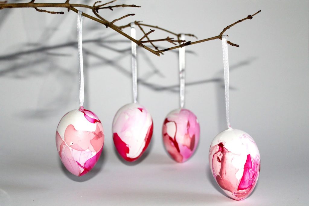 Ostereier bemalen, färben oder doch bekleben? Hier findest du die 5 coolsten Arten Ostereier zu gestalten!!! Ostereier bemalen, färben oder doch bekleben? Hier findest du die 5 coolsten Arten Ostereier zu gestalten!!!