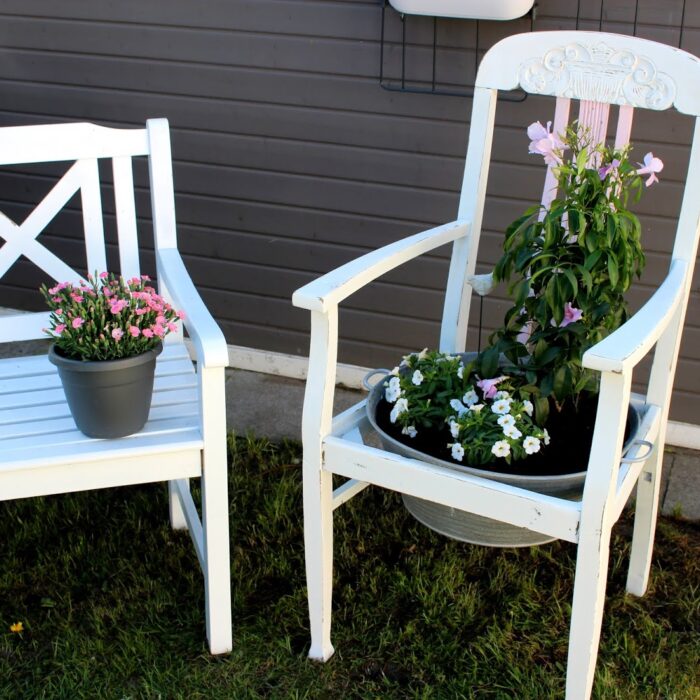 Blumenstuhl aus altem Stuhl