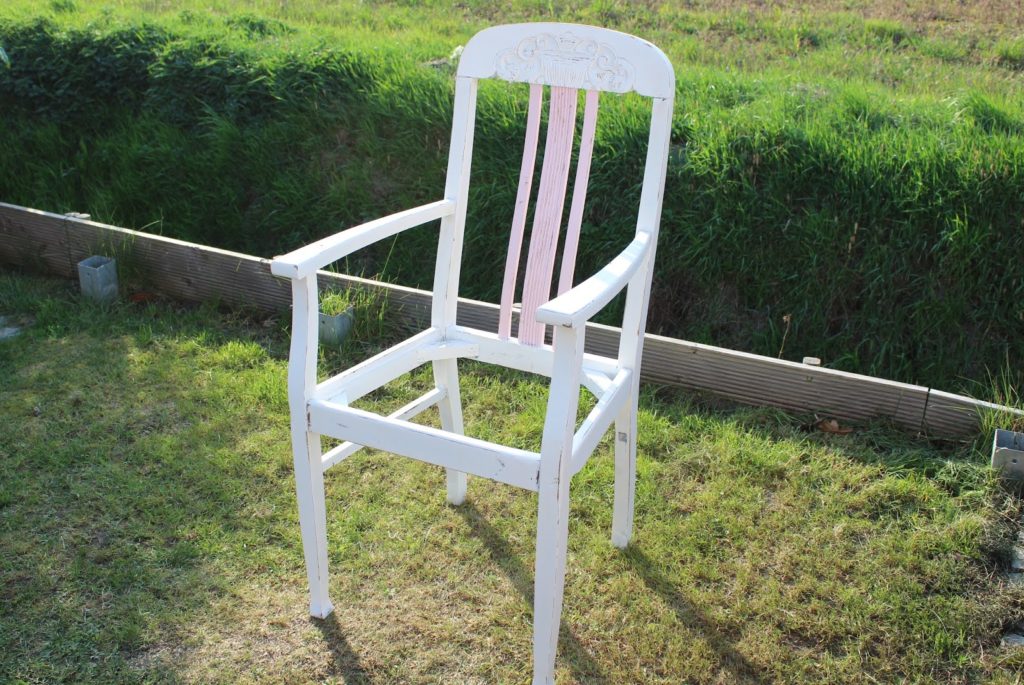 DIY: Blumenstuhl in Shabby Chic ganz einfach selber machen und bepflanzen - ausgefallene Gartendeko DIY: Blumenstuhl in Shabby Chic ganz einfach selber machen und bepflanzen - ausgefallene Gartendeko