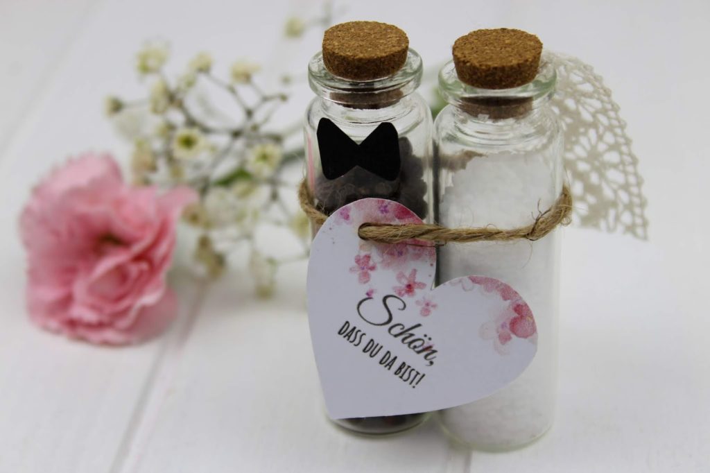DIY - Gastgeschenk Pfeffer und Salz für die Hochzeit ganz einfach selber machen DIY - Gastgeschenk Pfeffer und Salz für die Hochzeit ganz einfach selber machen