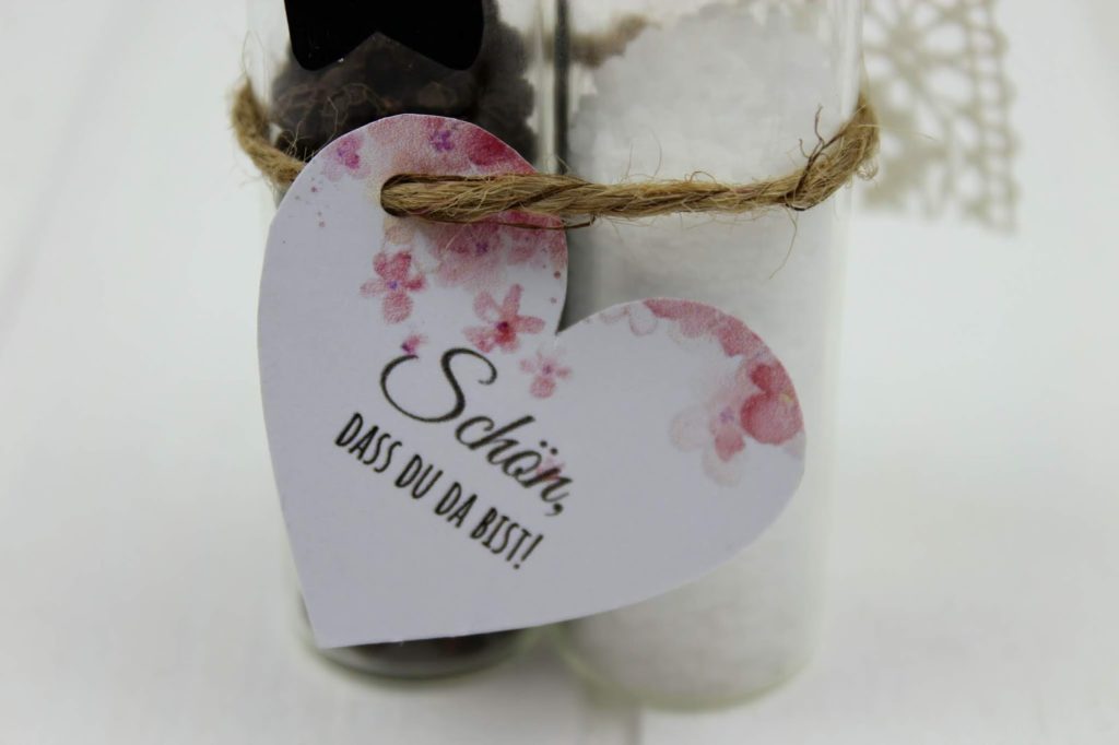 DIY - Gastgeschenk Pfeffer und Salz für die Hochzeit ganz einfach selber machen DIY - Gastgeschenk Pfeffer und Salz für die Hochzeit ganz einfach selber machen