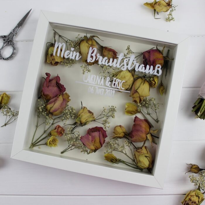 Brautstrauß im Bilderrahmen, getocknete Blumen