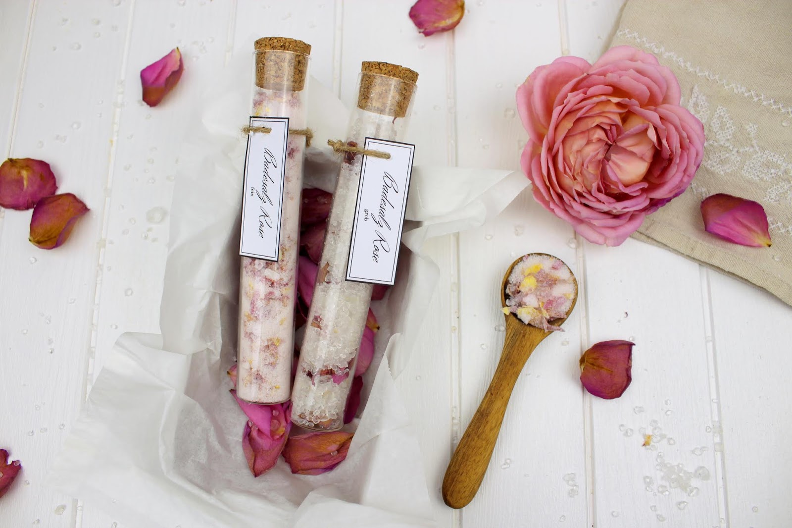 Rosen Badesalz grob und fein in Reagenzgläsern selbstgemacht