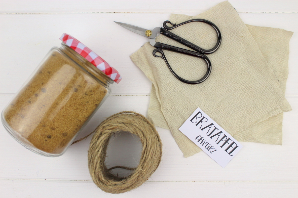 Rezept - Bratapfelgewürz selber machen - perfektes Weihnachtsgeschenk