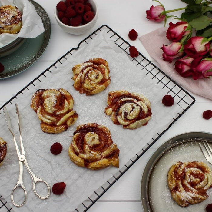 Gebäck, Kuchen, Himbeeren, Rosen, Blätterteig-Rosen