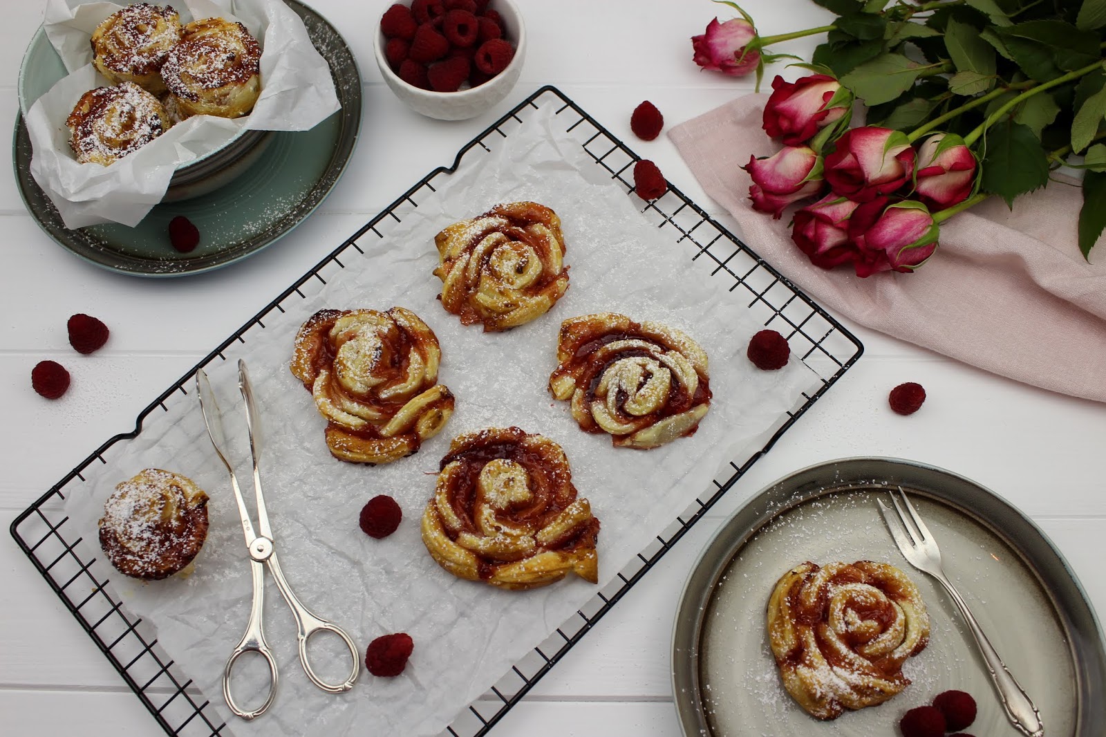 Gebäck, Kuchen, Himbeeren, Rosen, Blätterteig-Rosen