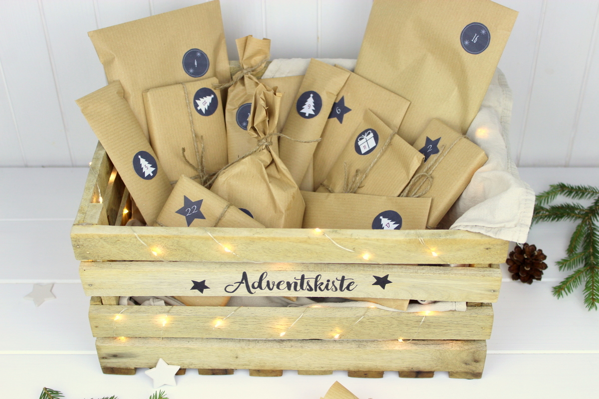 Adventskalender in einer Kiste / Adventskiste mit 24 Geschenken