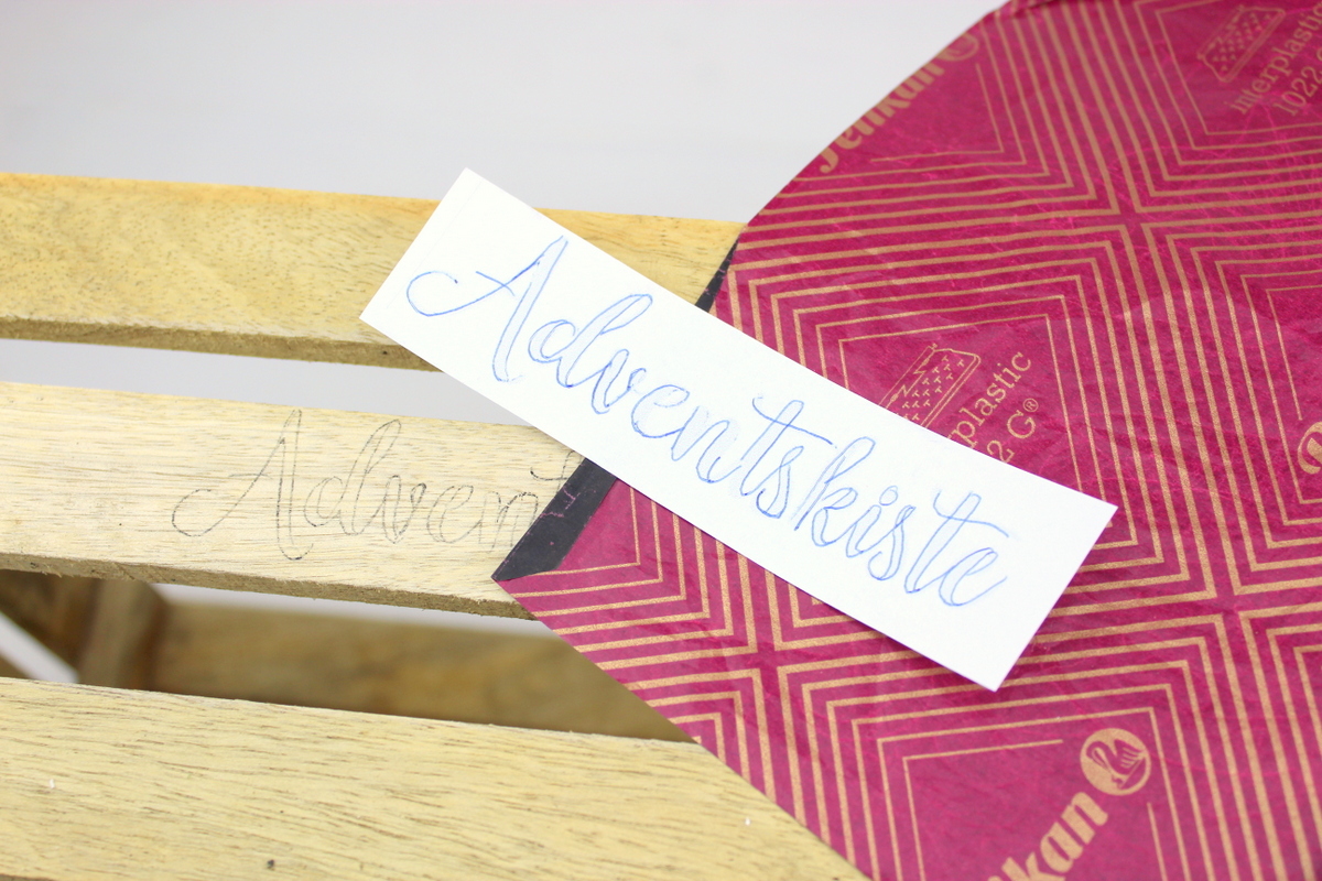 Adventskalender in einer Kiste / Adventskiste mit 24 Geschenken