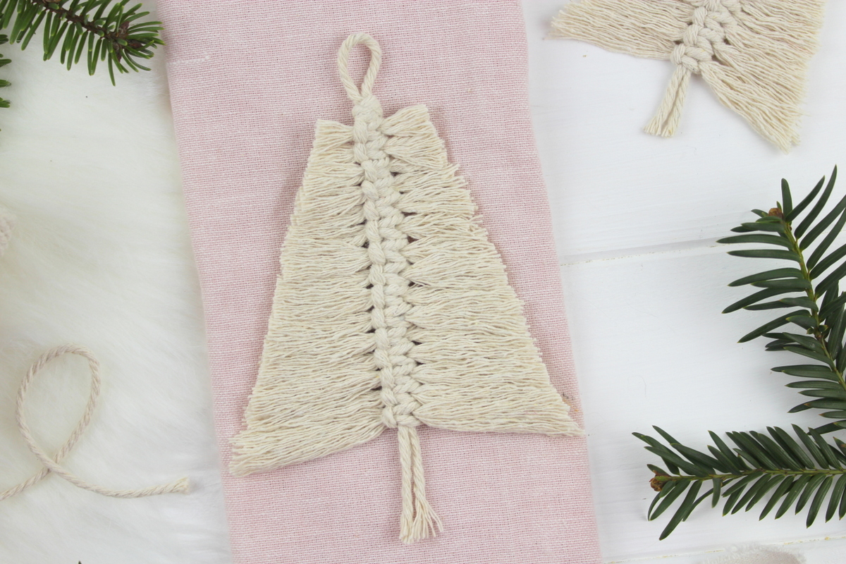 Makramee Tannenbaum in weiß