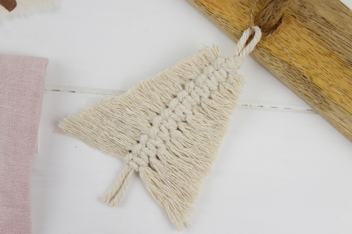 Makramee Tannenbaum in weiß