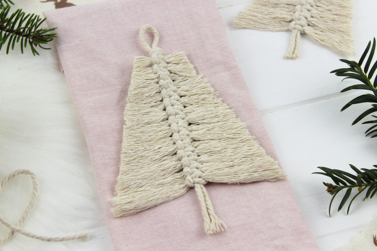 Makramee Tannenbaum in weiß