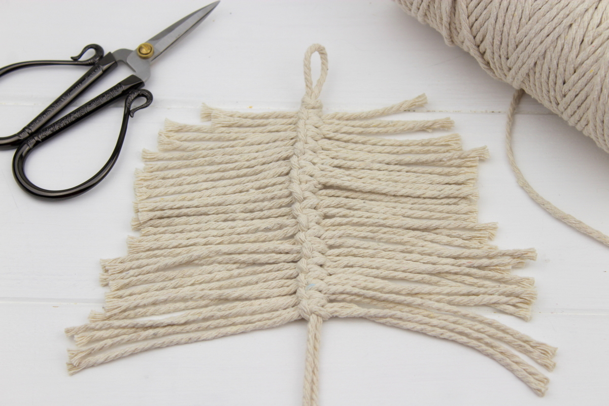 Makramee Tannenbaum in weiß