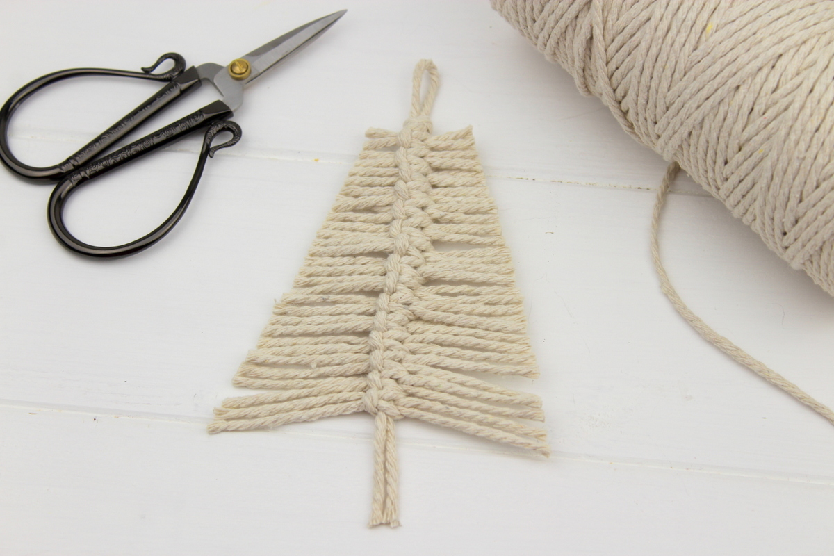 Makramee Tannenbaum in weiß