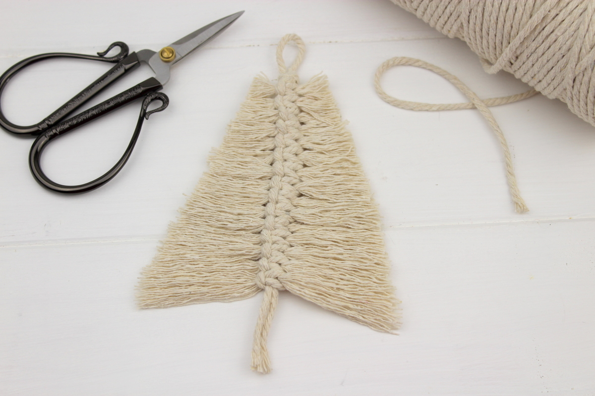 Makramee Tannenbaum in weiß