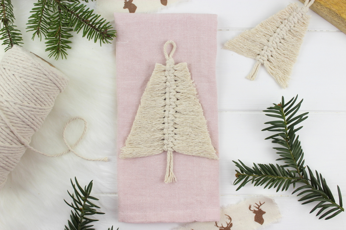 Makramee Tannenbaum in weiß