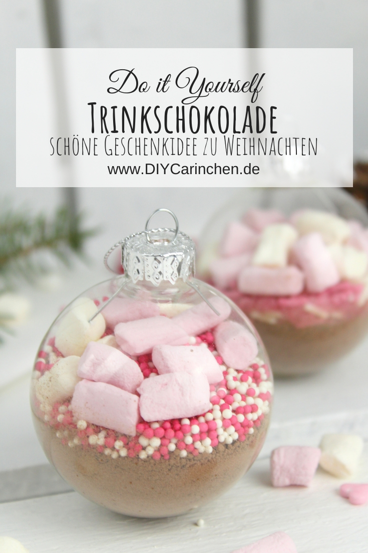 Du liest gerade: DIY - Trinkschokolade in einer Christbaumkugel - leckeres Geschenk zu Weihnachten *Bei den mit Sternchen markieren Links, handelt es sich um Amazon Affiliate-Links. Bei Kauf unterstützt ihr mich und meinen Blog und damit kann ich euch immer wieder neue Projekte und Bastelinspirationen vorstellen. Euch entstehen natürlich keine Extrakosten. Du willst mehr wissen, gucke hier.