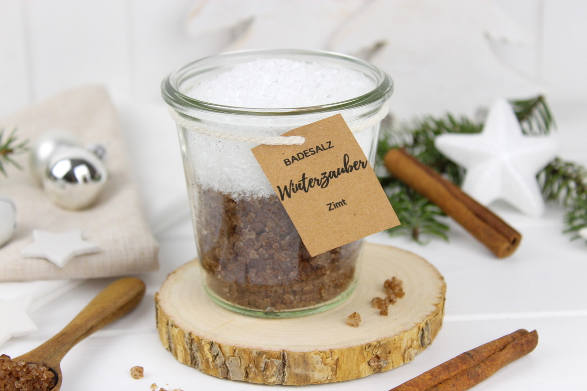 Zimt Badesalz als Geschenk verpackt in einem Glas