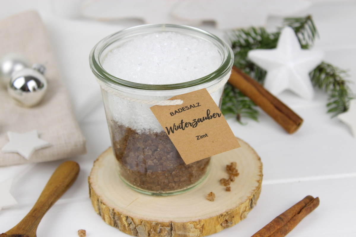 Zimt Badesalz als Geschenk verpackt in einem Glas