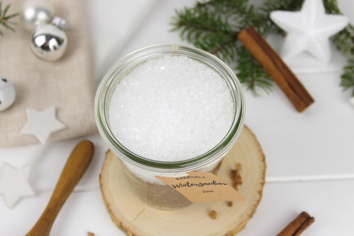 Zimt Badesalz als Geschenk verpackt in einem Glas