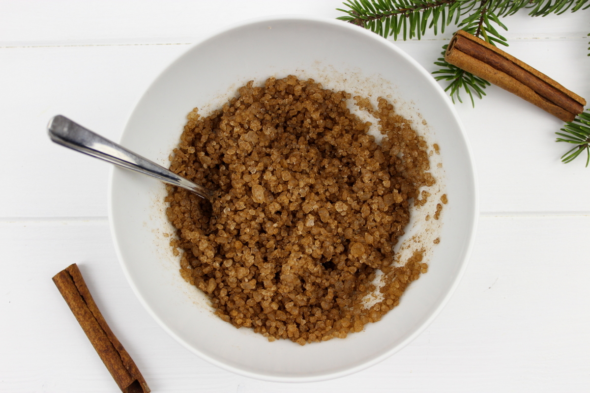 Zimt Badesalz als Geschenk verpackt in einem Glas