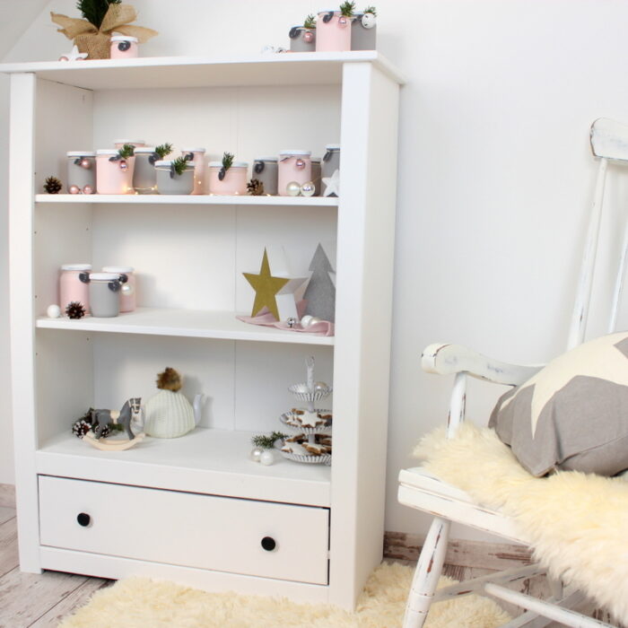 DIY – alte Kommode im neuen Look mit weihnachtlichen DIYs