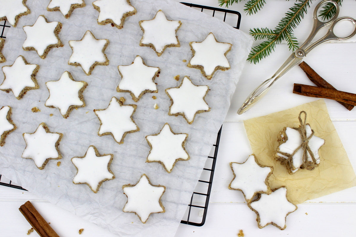 Zimtsterne mit Eiweiß Puderzucker Glasur