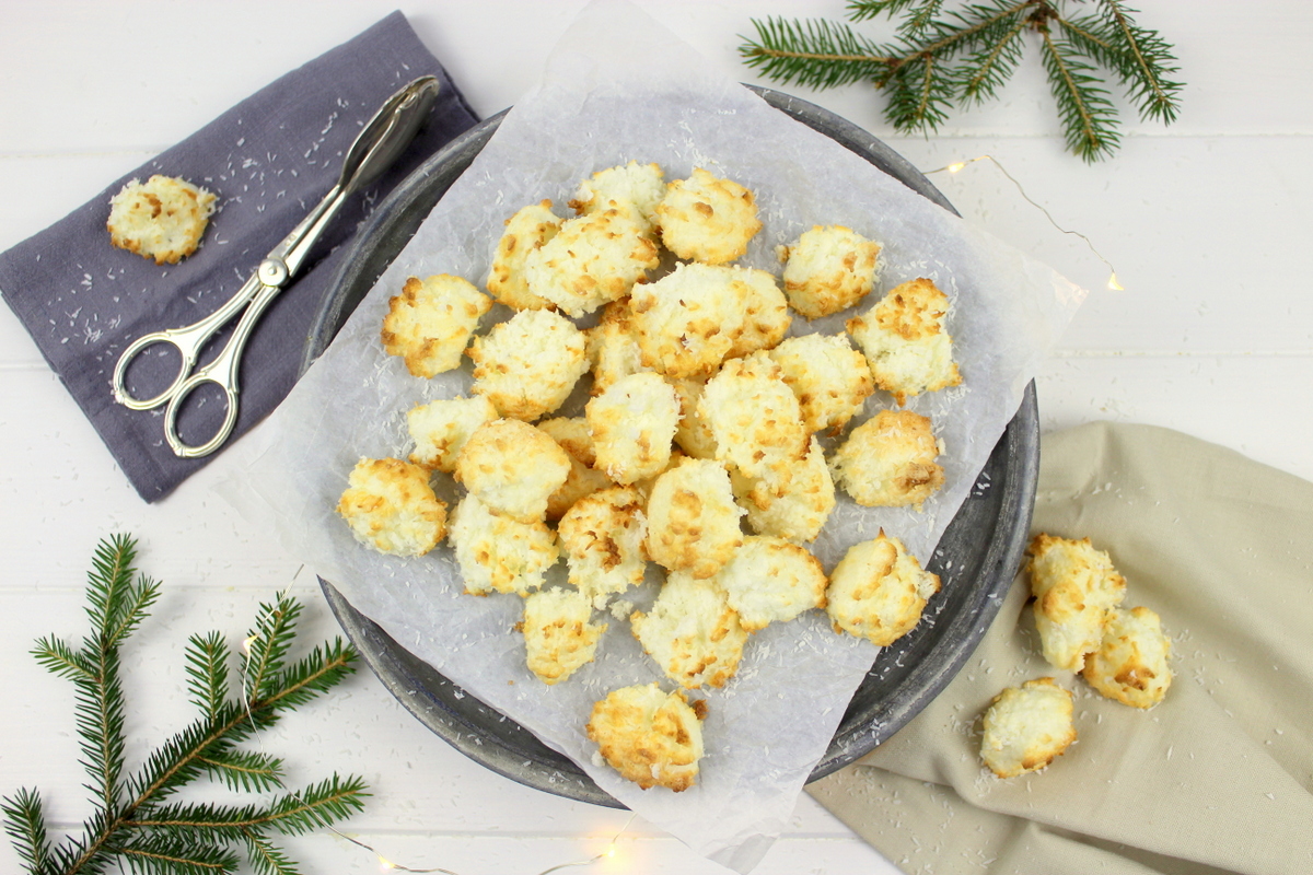 saftige Kokosmakronen mit Kokosraspeln