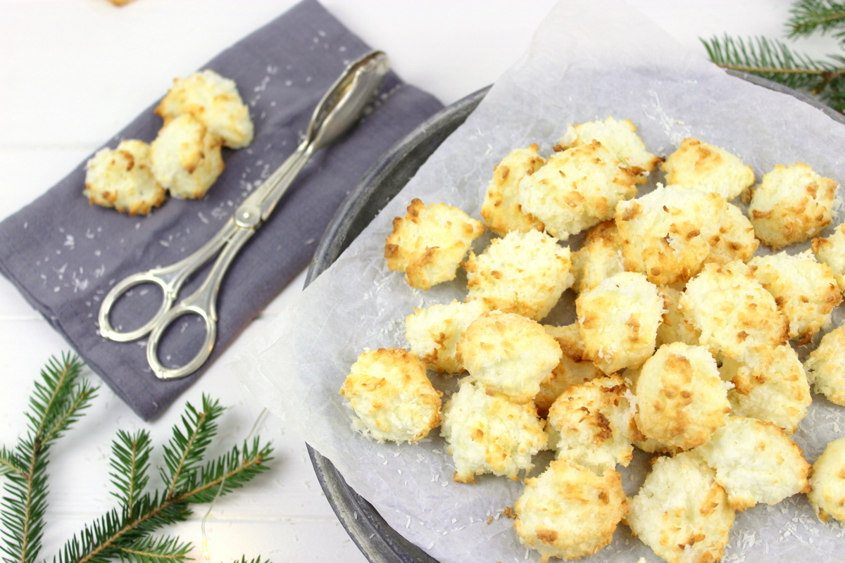 saftige Kokosmakronen mit Kokosraspeln