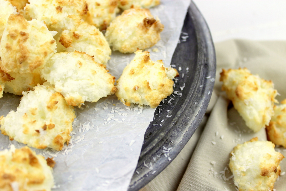 saftige Kokosmakronen mit Kokosraspeln