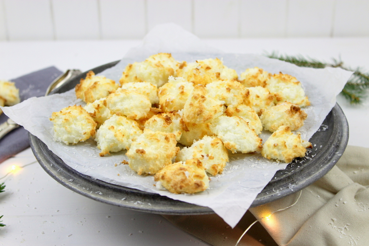 saftige Kokosmakronen mit Kokosraspeln