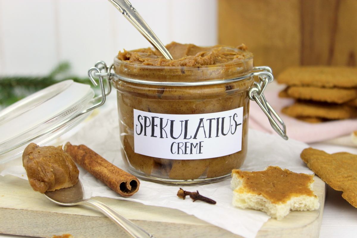 selbstgemachte Spekulatiuscreme als Geschenkidee