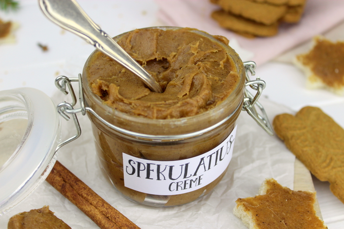 selbstgemachte Spekulatiuscreme als Geschenkidee
