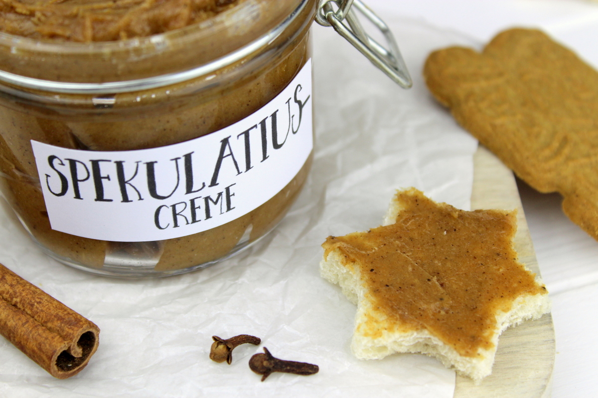 selbstgemachte Spekulatiuscreme als Geschenkidee